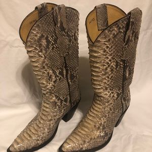 Snakeskin boots (python)
